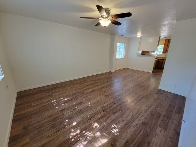 Building Photo - Two Story 3 Bedroom 2 Bath Condo in Chico for Rent!
