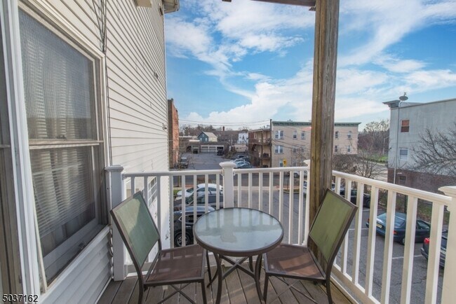 Building Photo - 4 Grant St