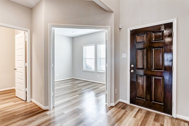 Foto del edificio - 2165 Woodland Pine Dr