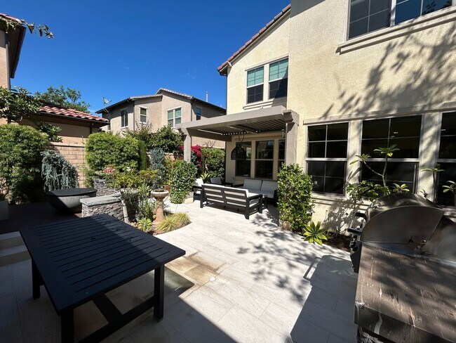 Foto del edificio - Stunning 3 Bed 2.5 Bath Home with Office in Lake Forest!