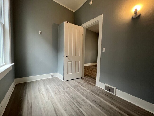 Foto del edificio - 3 br, 1 bath House - 415 Ash St Apt 1