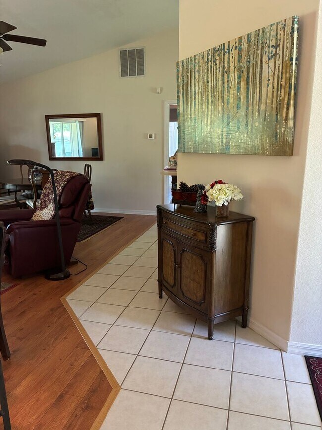 Foto del edificio - Discover this well-located 3-bedroom, 2-bath home in Palm Coast!
