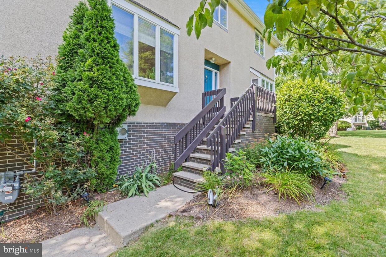 Primary Photo - 22 Exeter Ct