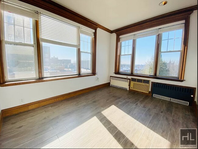 Building Photo - 106 8TH AVENUE 4R
