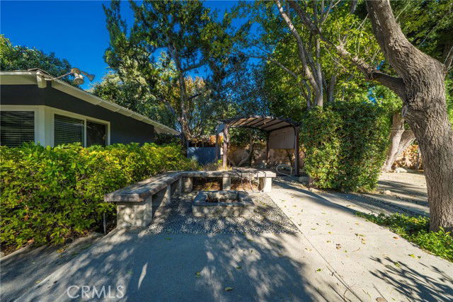 Foto del edificio - 9356 Beckford Ave