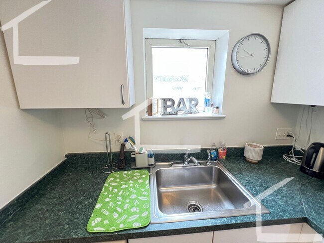 Building Photo - 983 Tremont St