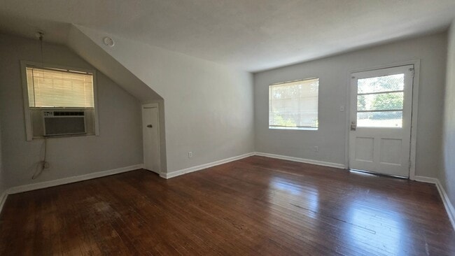 Building Photo - 903 7th Ave