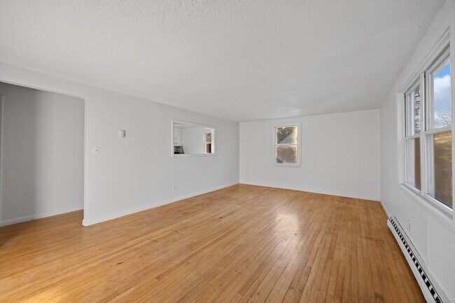 Foto del edificio - 84 Whittier Ave