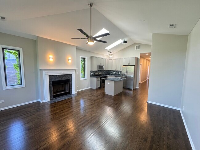 Foto del edificio - 6332 S Ingleside Ave