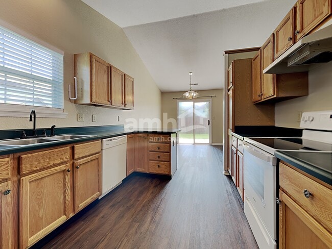 Building Photo - 5521 Bracken Cir