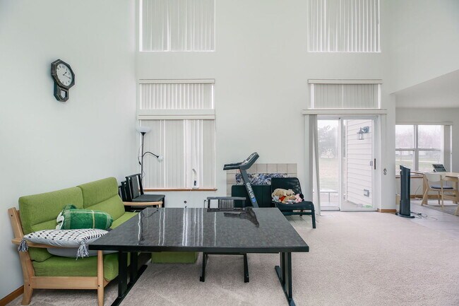 Foto del edificio - 904 Waterford Ln