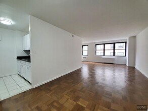 Building Photo - 96 Fifth Avenue