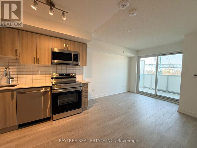 Photo du bâtiment - 1010 Sandy Beach Rd