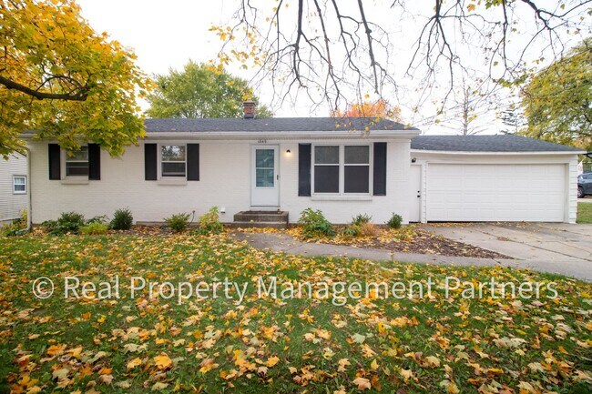 Building Photo - Fully Renovated 4 Bed, 2 Bath Home Near Br...