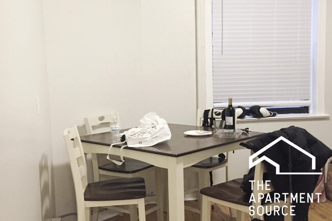 Foto del edificio - 917 W Waveland Ave