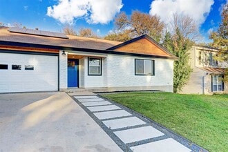 Building Photo - 2902 Jorwoods Dr