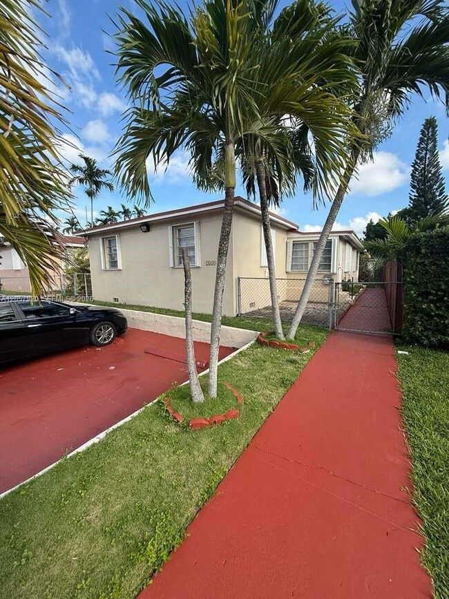 Photo - $2,100 1140 SW 9th ST #B House