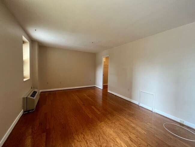 Foto del edificio - Amazing Studio Unit Condo in Adams Morgan!