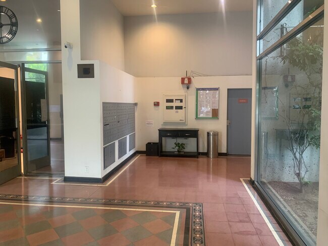 Foto del edificio - 500 S Berendo St