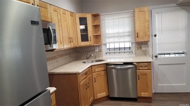Building Photo - 144-36 Weller Ln