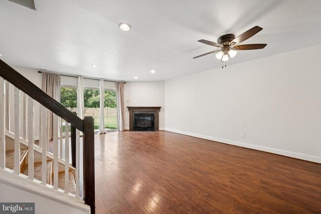 Building Photo - 5806 Red Haven Dr