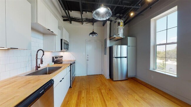 Foto del edificio - 305 W 27th St