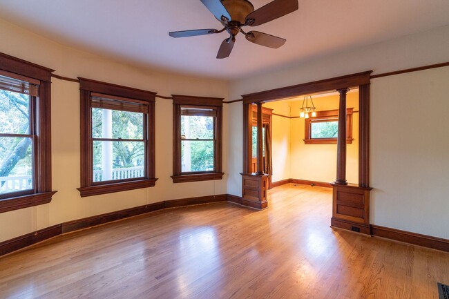 Building Photo - Beautiful 1902 Craftsman stunner with off ...