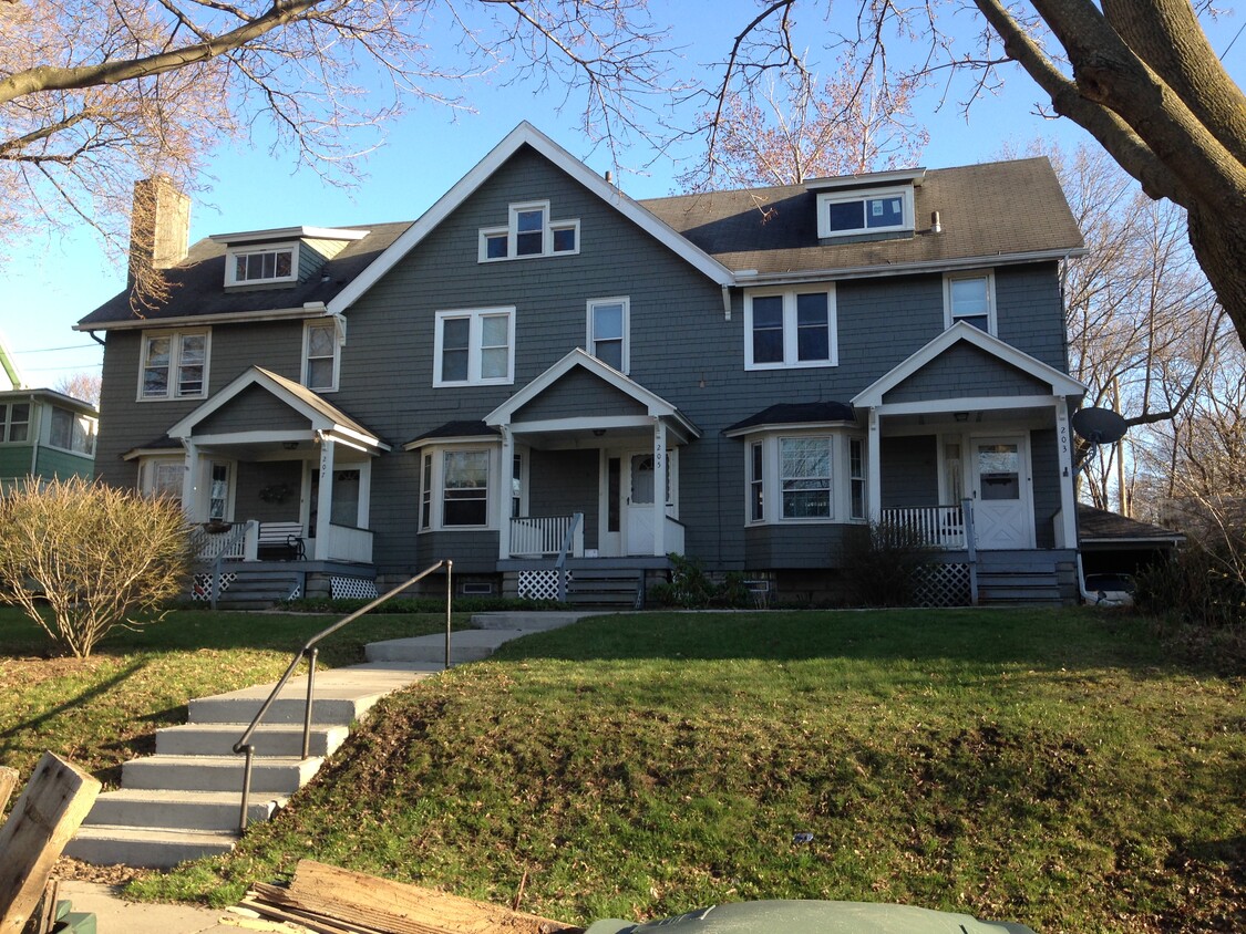 Primary Photo - 203 Hillside Ave