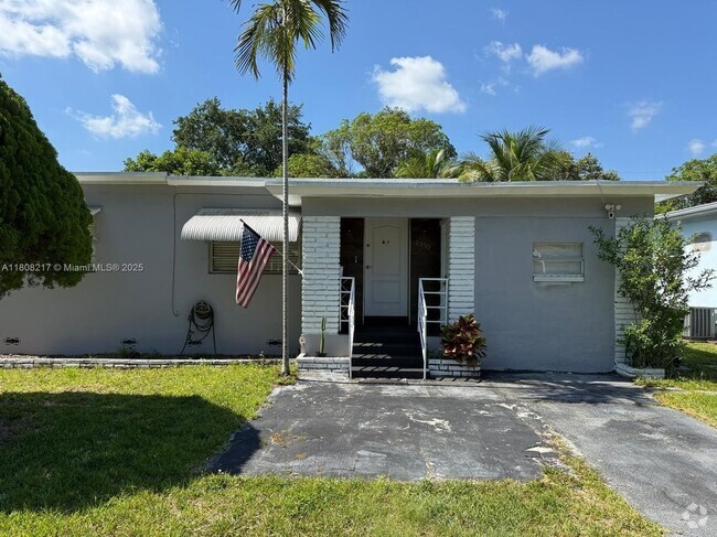 Building Photo - 1330 NE 133rd St
