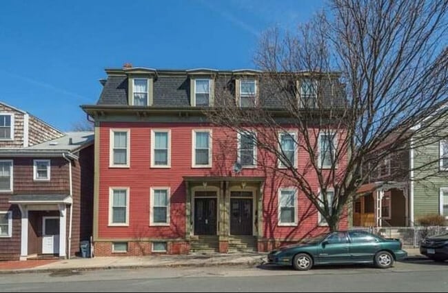 Building Photo - 133 Otis St
