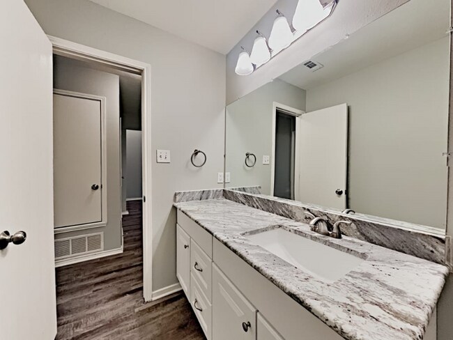 Foto del edificio - 3808 Periwinkle Dr