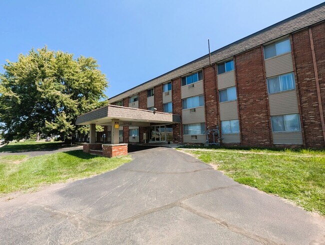 Foto del edificio - Close to Campus and McGalliard Road!