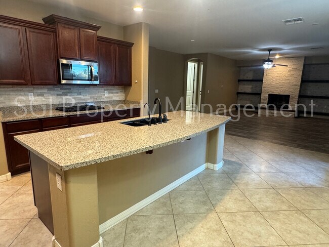Building Photo - 18348 W Cheryl Dr