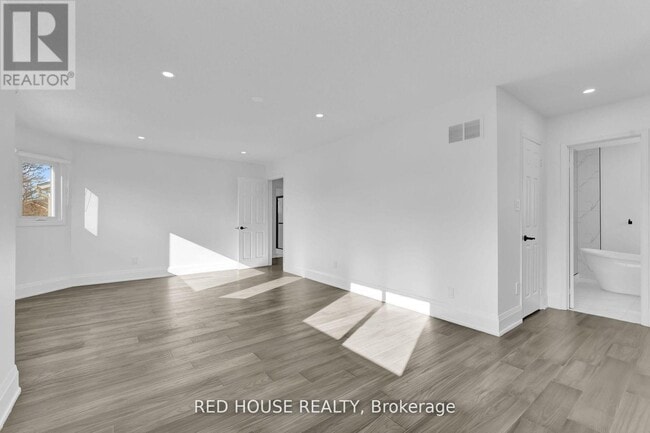 Building Photo - 985 Sandcliff Dr