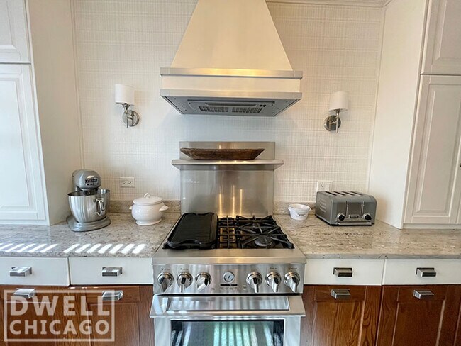 Foto del edificio - 6334 N Sheridan Rd