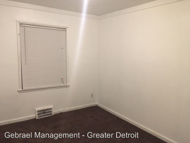 Foto del edificio - 19140-19144 Moross Rd