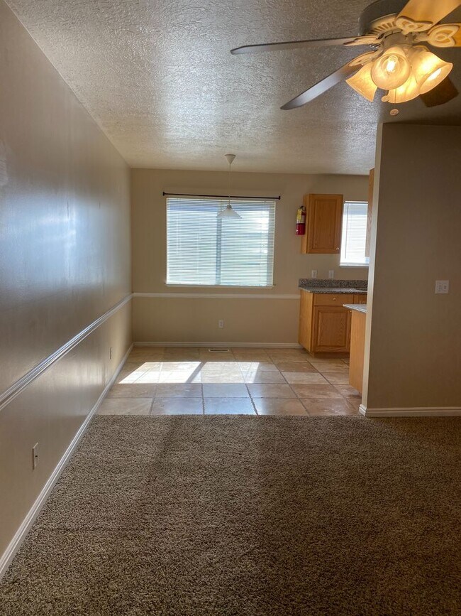 Foto del edificio - BRENTWOOD CONDO 2 BED 1 BATH