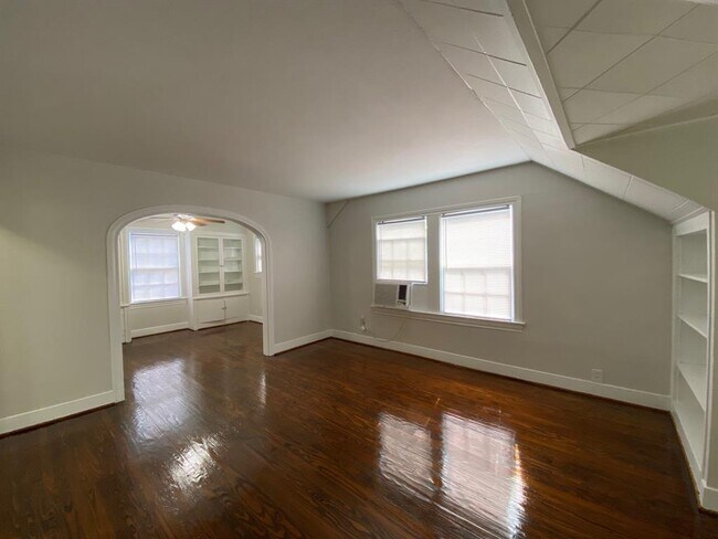 Building Photo - 2714 Carrolton St