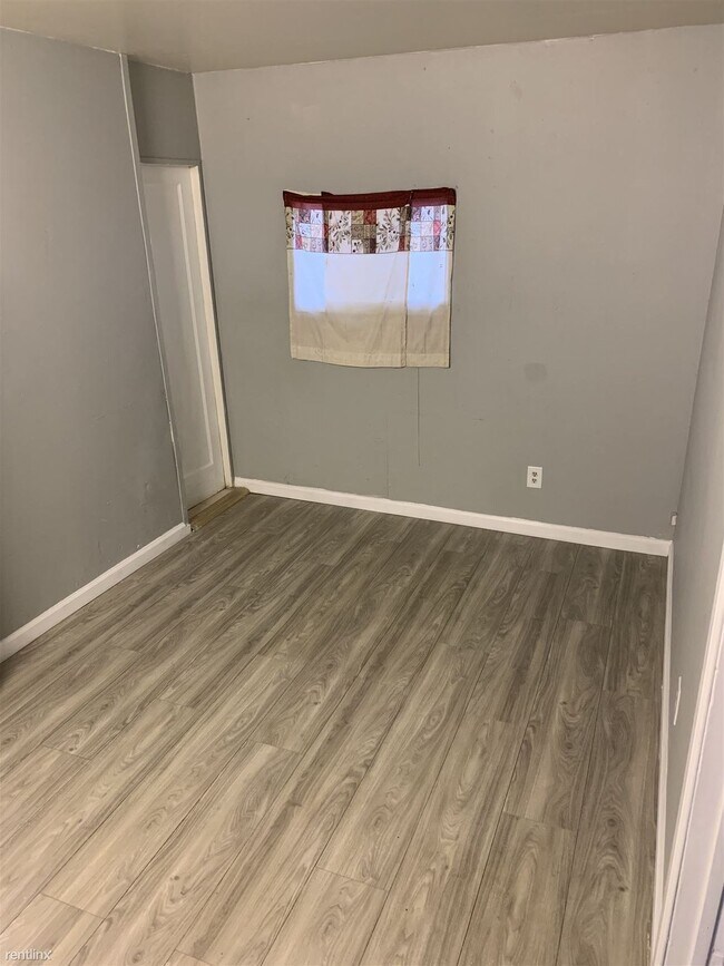 Foto del edificio - 2 br, 1 bath House - 15722 L St.