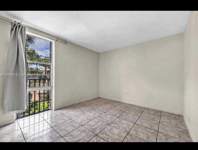 Primary Photo - 6904 N Kendall Dr