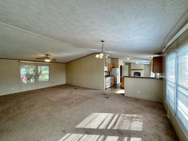 Building Photo - Viewable Now!