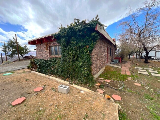 Building Photo - 5455 Silver Hills Cir