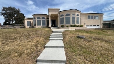 Building Photo - 830 N 6th St