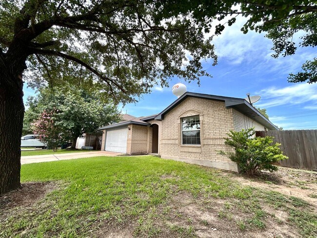 Foto del edificio - Spacious 4/BR 3/BA One-Level Home with Lar...