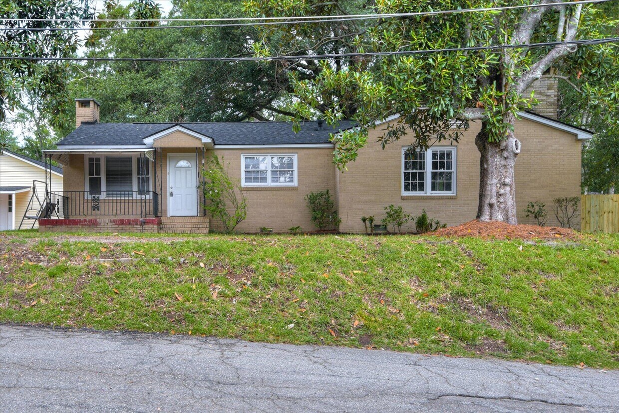 Primary Photo - 323 Sally Dr
