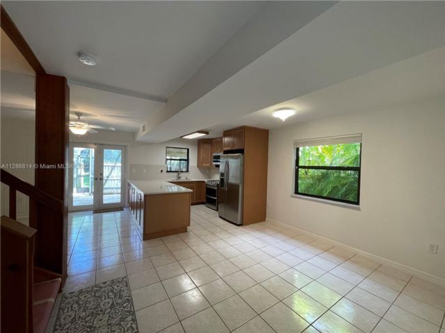 Foto del edificio - 7803 SW 100th St