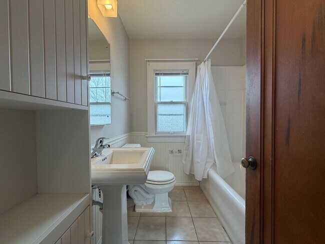 Foto del edificio - 2572 N 66th St