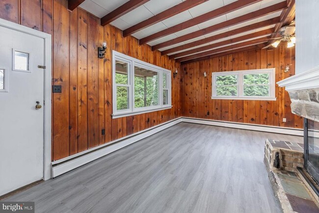 Building Photo - 226 Thies Rd