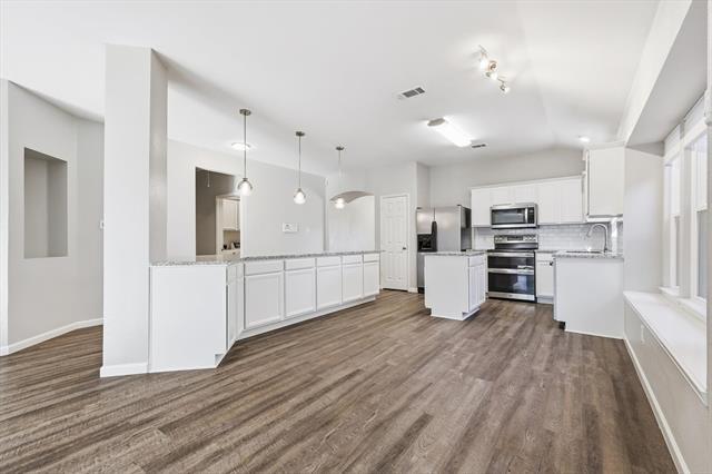 Foto del edificio - 7620 Waterside Pl