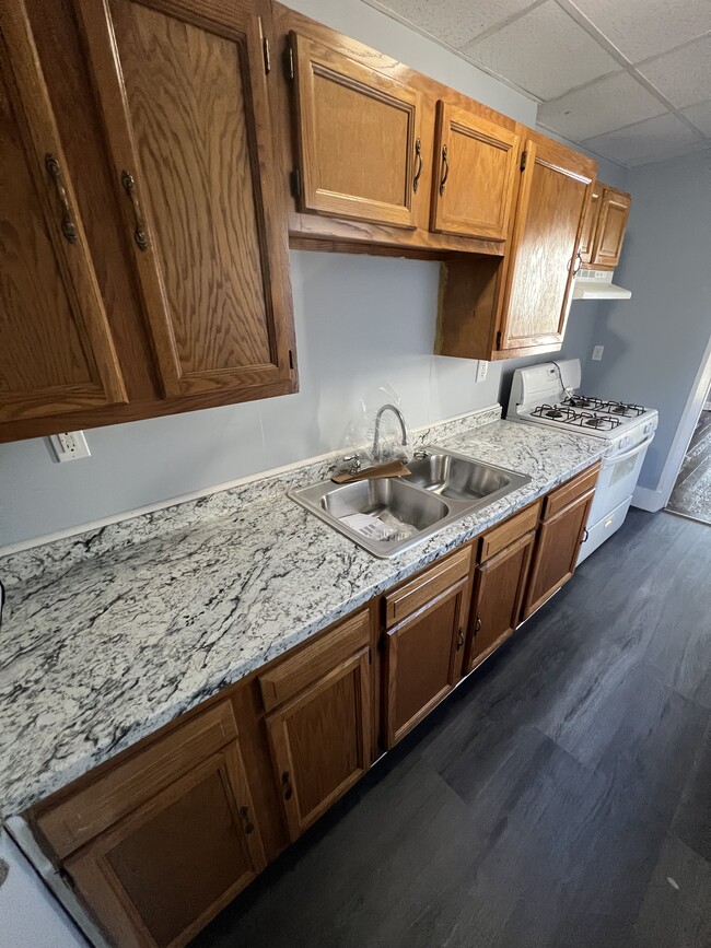 Building Photo - 85 Deane St